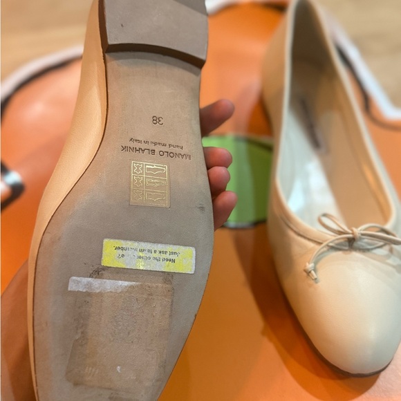 Manolo Blahnik Cream Leather Ballet Flats with Bow Accent - Picture 6 of 13